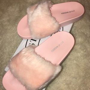 Pink Steve Madden furry sandals/slides